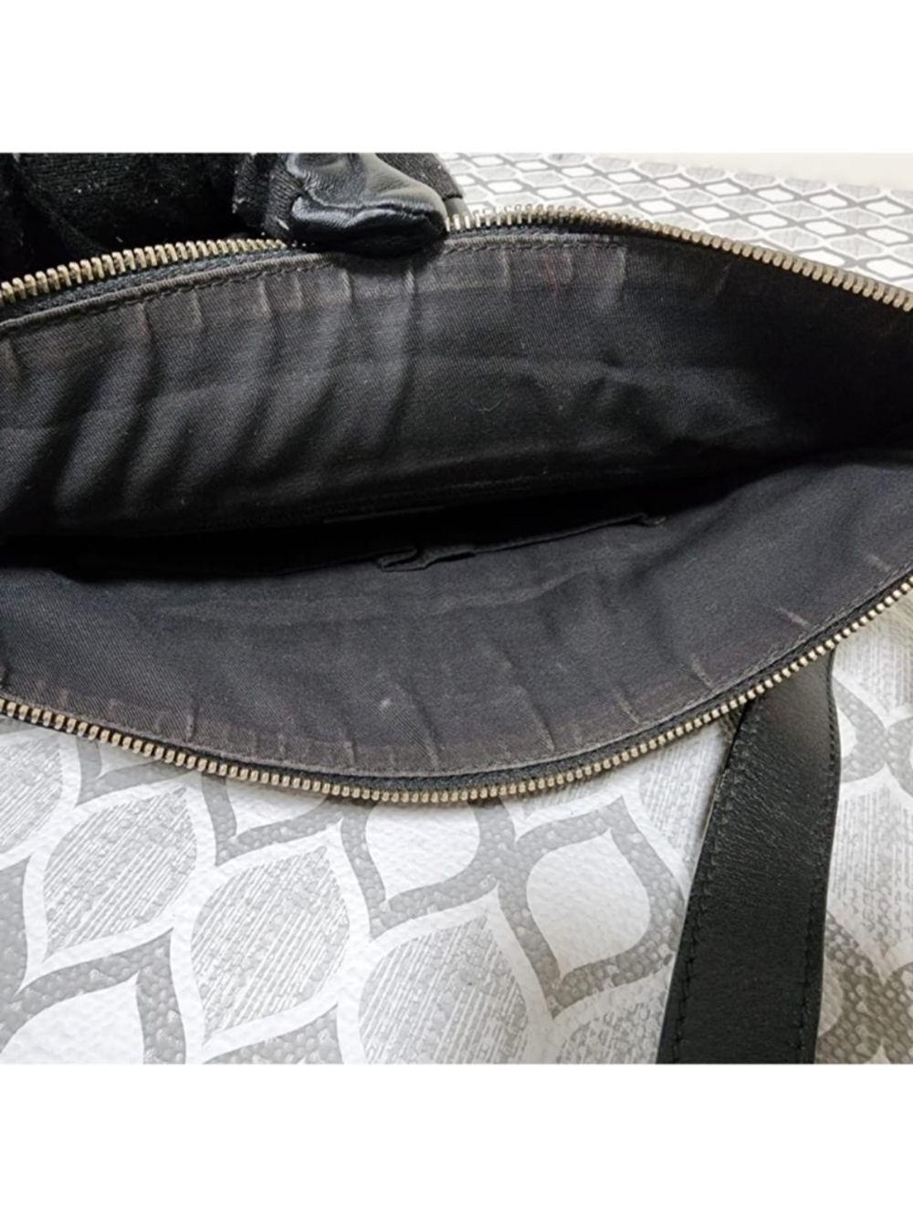 Authentic GUCCI Guccissima Signature Medium Flat Messenger Bag Black - Picture 5 of 15